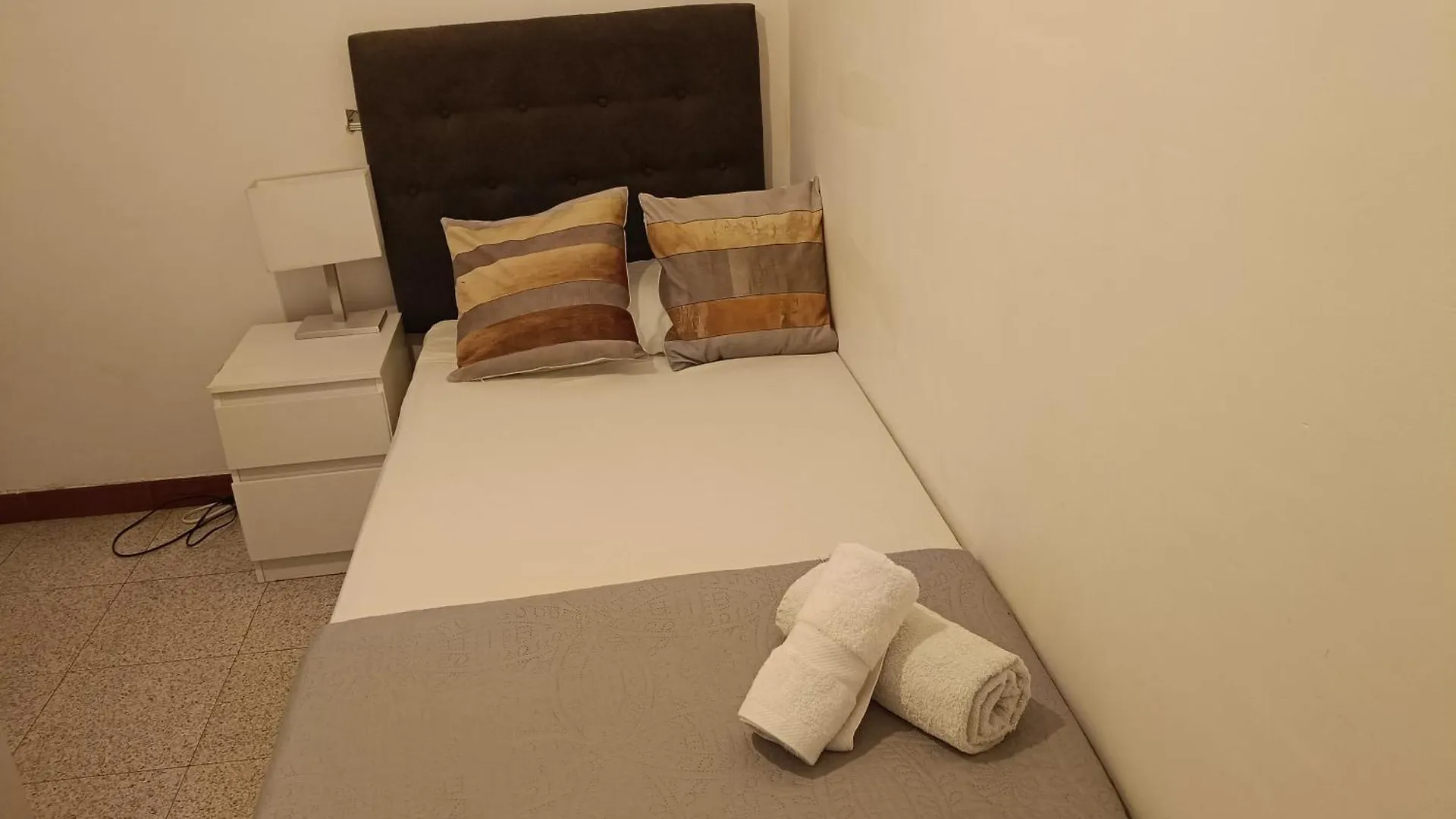 Habitacion Individual Acogedora برشلونة إسبانيا